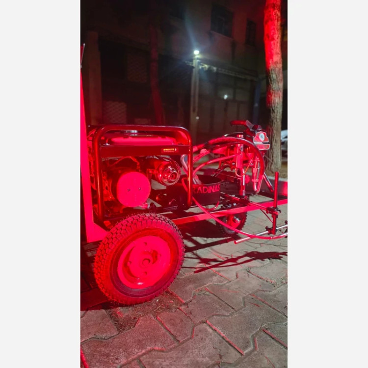 دستگاه خط کشی خیابان و رنگ آمیزی جداول